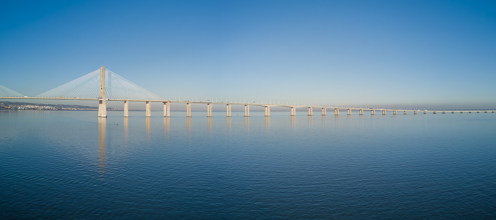 Parque das Nações och Vasco da Gama-bron